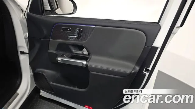 Mercedes-Benz EQB 2024 — фото 14