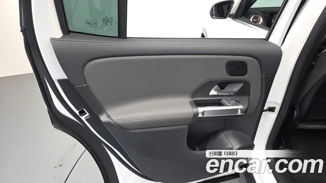 Mercedes-Benz EQB 2024 — фото 15