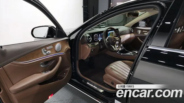 Mercedes-Benz E-Class 2020 — фото 11