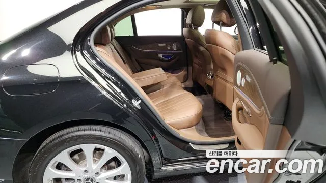 Mercedes-Benz E-Class 2020 — фото 12