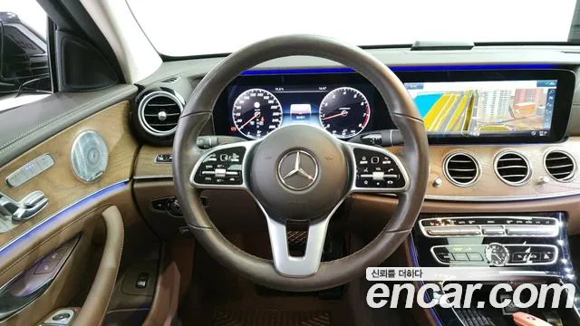 Mercedes-Benz E-Class 2020 — фото 13