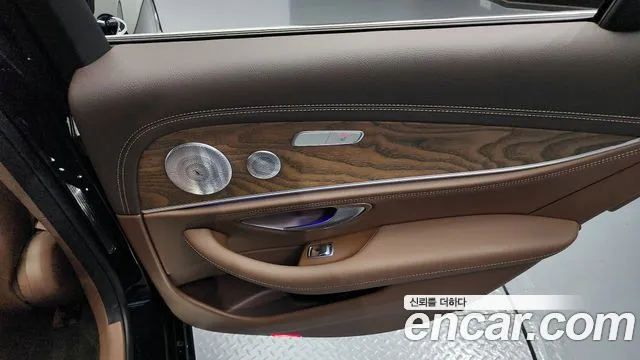 Mercedes-Benz E-Class 2020 — фото 18