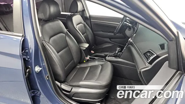 Hyundai AVANTE 2016 — фото 10