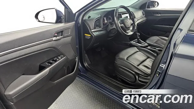 Hyundai AVANTE 2016 — фото 11