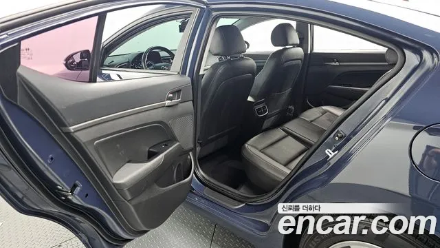 Hyundai AVANTE 2016 — фото 12