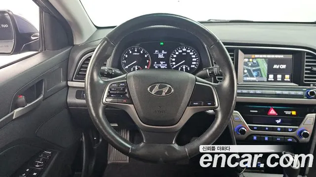 Hyundai AVANTE 2016 — фото 13