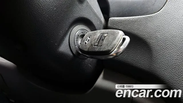 Hyundai Starex 2019 — фото 16