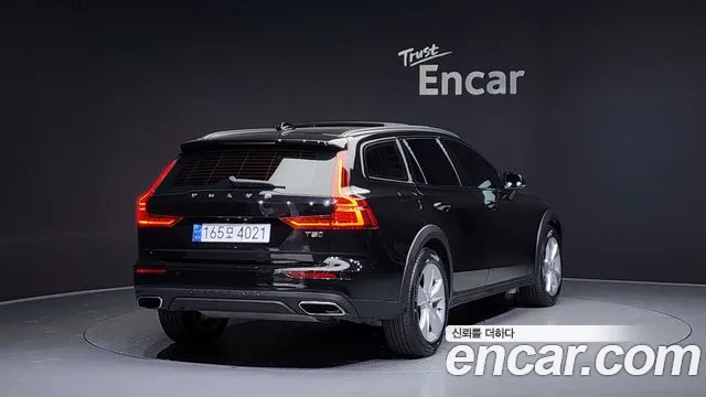 Volvo V60 2019 — фото 2