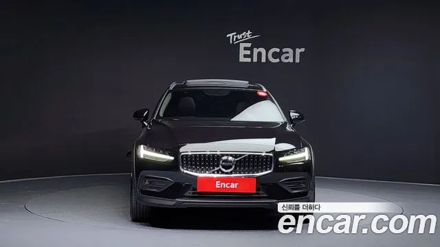 Volvo V60 2019 — фото 3
