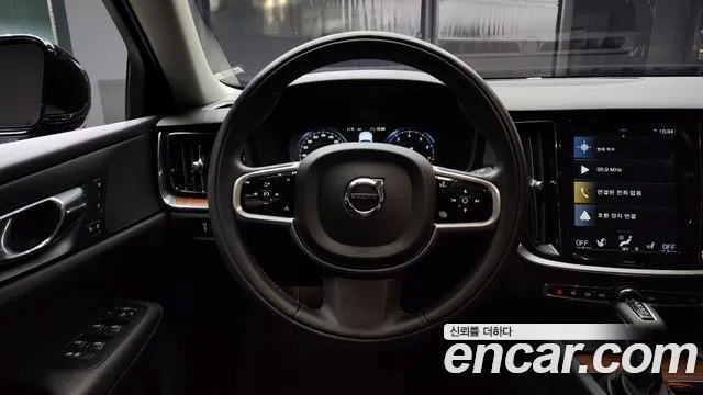 Volvo V60 2019 — фото 13