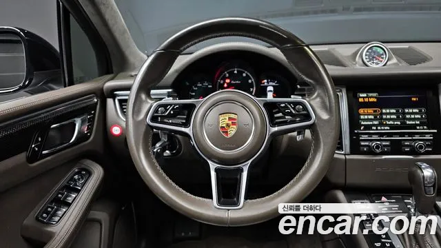 Porsche Macan 2015 — фото 13
