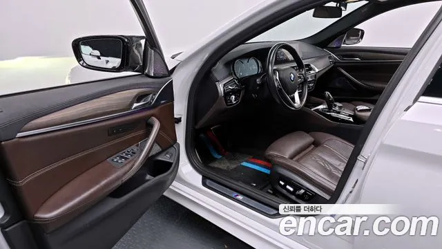 BMW 5-Series 2018 — фото 11