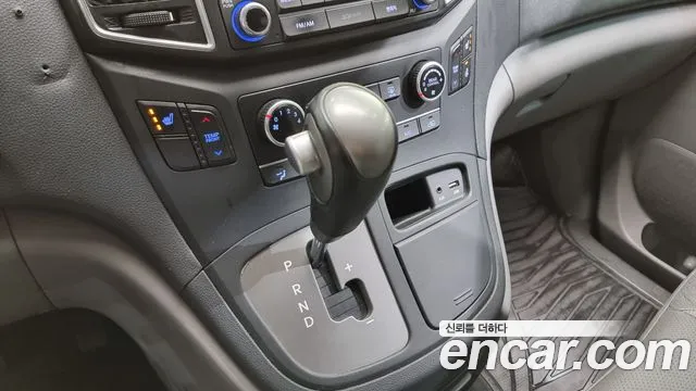 Hyundai Starex 2017 — фото 9