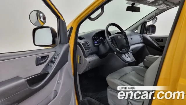 Hyundai Starex 2017 — фото 11