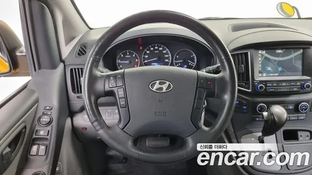 Hyundai Starex 2017 — фото 14