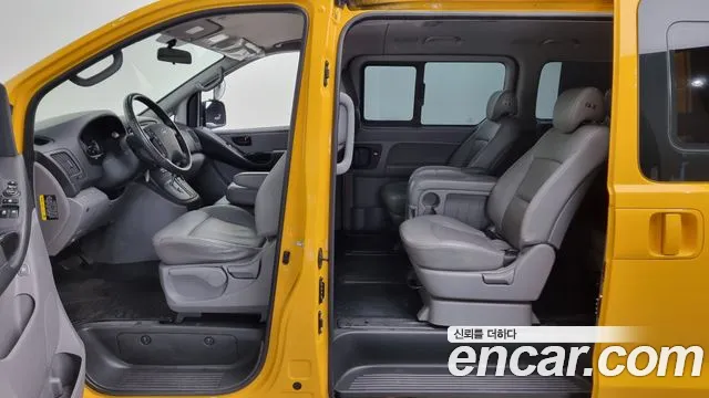 Hyundai Starex 2017 — фото 18