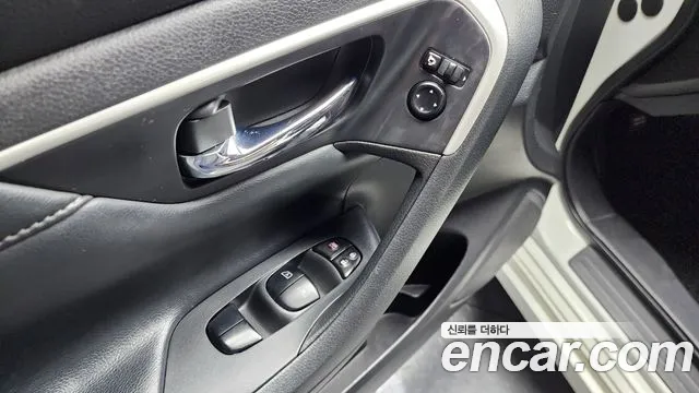 Nissan Altima 2017 — фото 18