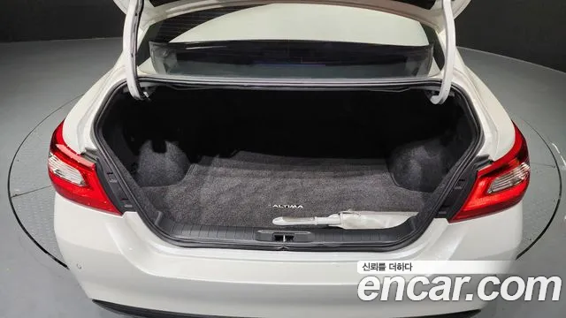 Nissan Altima 2017 — фото 20