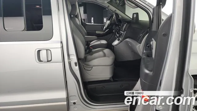 Hyundai Starex 2018 — фото 11