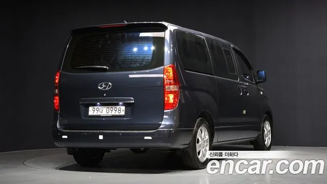 Hyundai Starex 2019 — фото 2