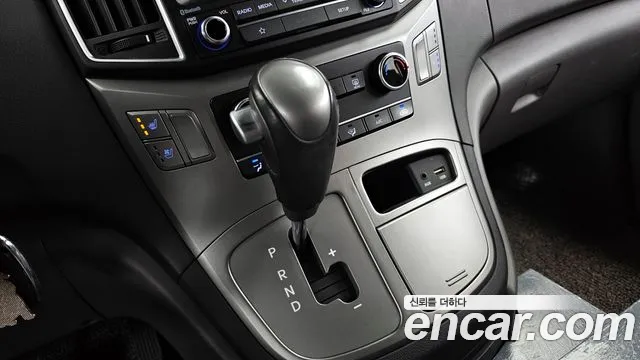 Hyundai Starex 2019 — фото 9