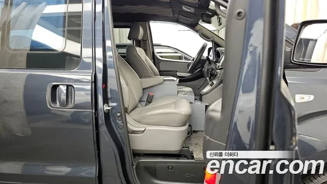 Hyundai Starex 2019 — фото 11