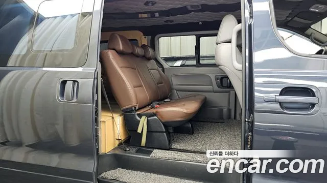 Hyundai Starex 2019 — фото 12