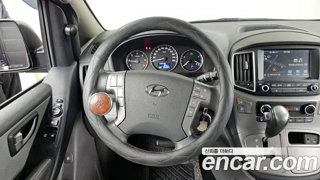 Hyundai Starex 2019 — фото 13