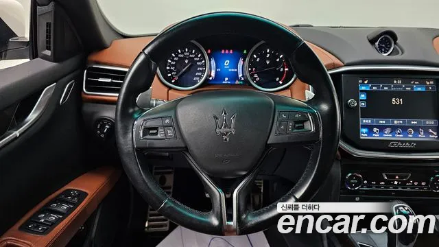 Maserati Ghibli 2016 — фото 14