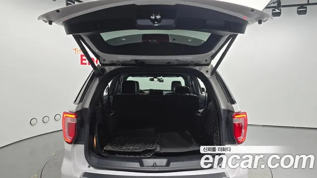 Ford Explorer 2018 — фото 20