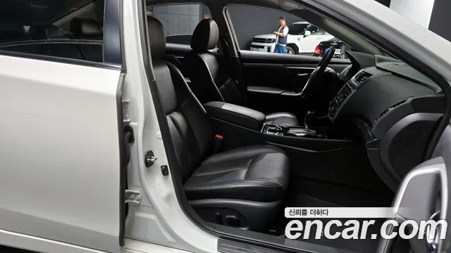 Nissan Altima 2017 — фото 10