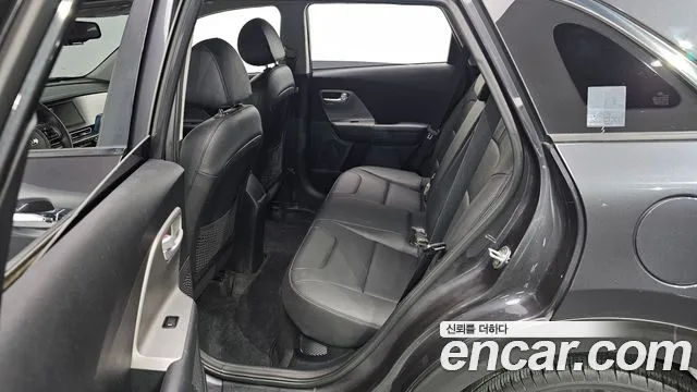 Kia Niro 2020 — фото 11