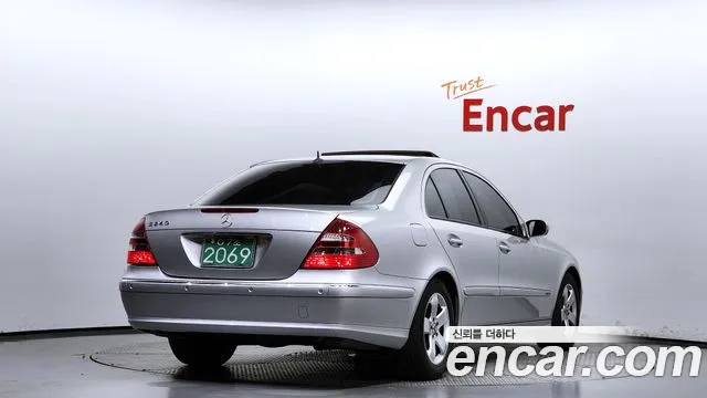 Mercedes-Benz E-Class 2005 — фото 2
