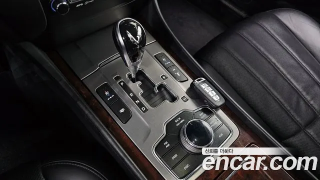 Hyundai Equus 2010 — фото 9