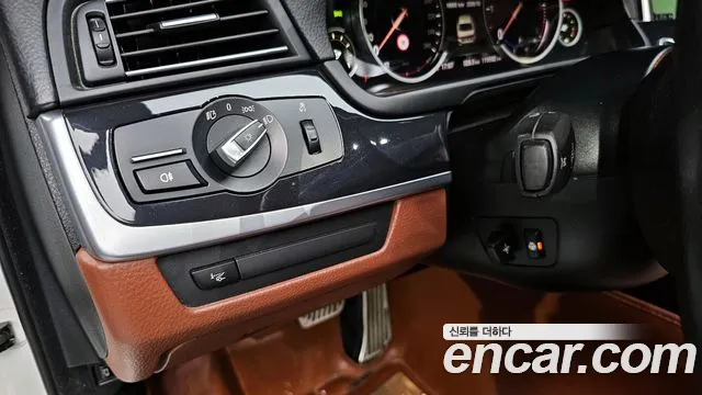 BMW 5-Series 2015 — фото 16