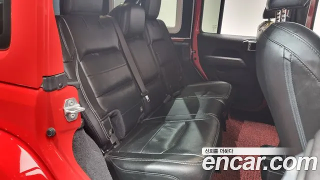 Jeep Wrangler 2019 — фото 12
