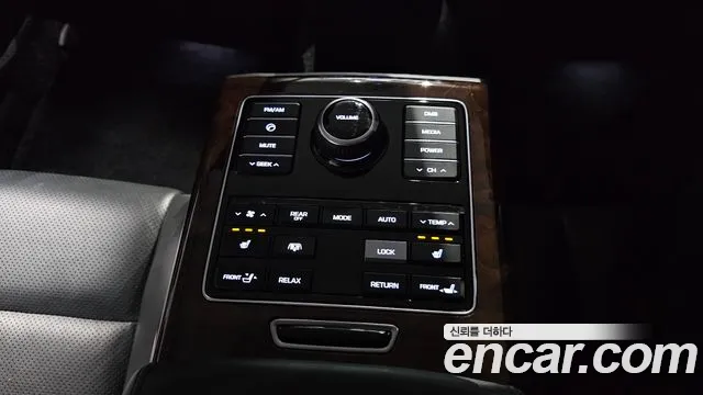Hyundai Equus 2013 — фото 20