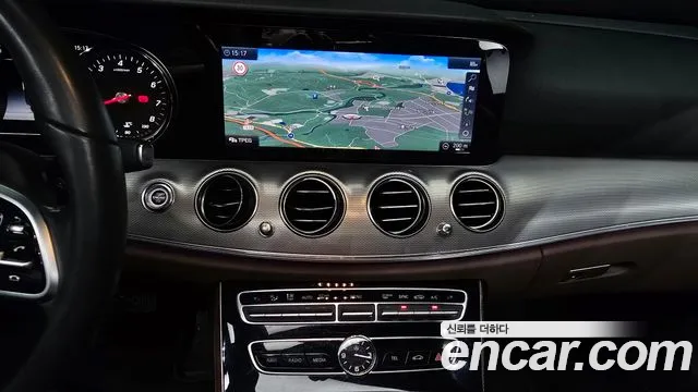 Mercedes-Benz E-Class 2019 — фото 16