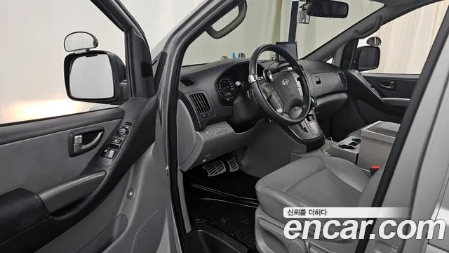 Hyundai Starex 2015 — фото 10
