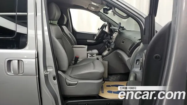 Hyundai Starex 2015 — фото 11