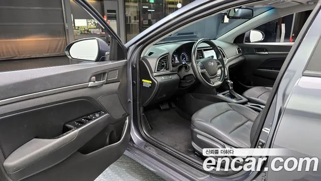 Hyundai AVANTE 2017 — фото 11