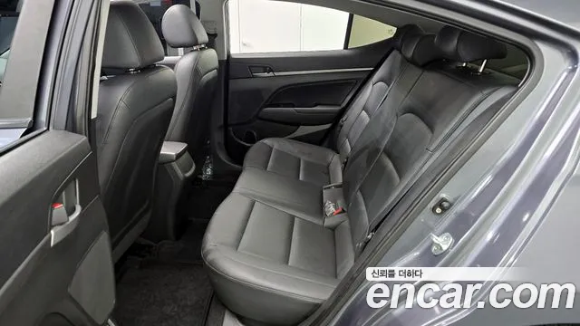 Hyundai AVANTE 2017 — фото 13