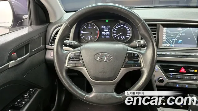 Hyundai AVANTE 2017 — фото 14