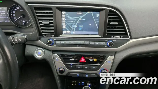 Hyundai AVANTE 2017 — фото 15