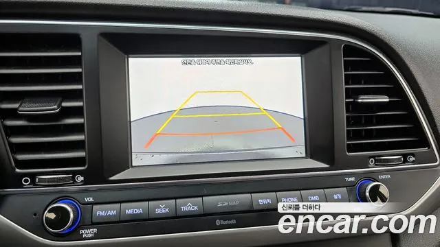 Hyundai AVANTE 2017 — фото 16