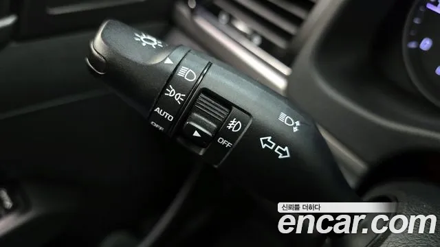 Hyundai AVANTE 2017 — фото 19