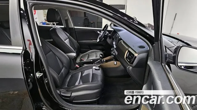 Kia Stonic 2018 — фото 12
