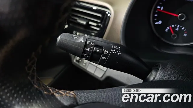 Kia Stonic 2018 — фото 16
