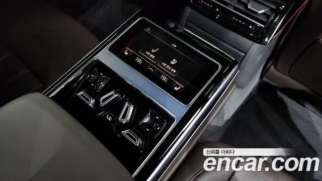 Audi A8 2023 — фото 18