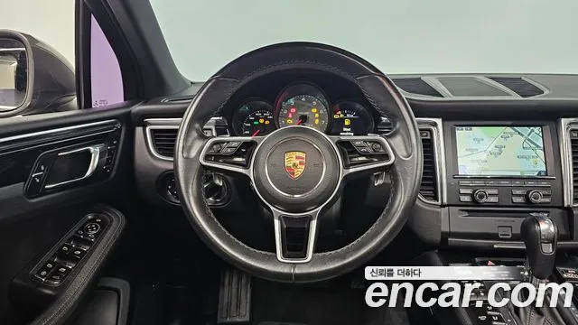 Porsche Macan 2015 — фото 13